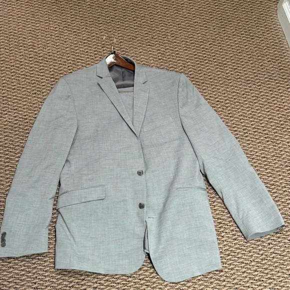 NEW Kenneth Cole Reaction light gray suit - Picture 9 of 12